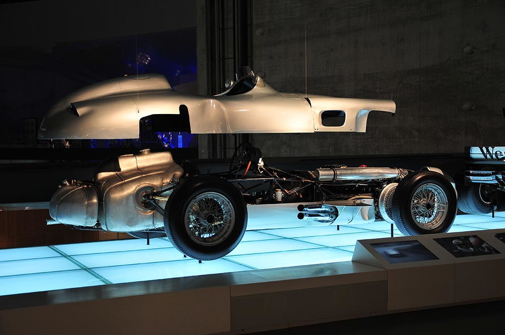 gamme de voitures de courses, musée Mercedes à Stuttgart
