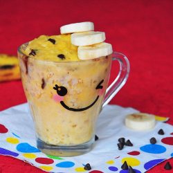 Mugcake gourmand à la banane et aux pépites de chocolat