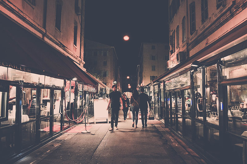 balade de nuit dans les rues de marseille