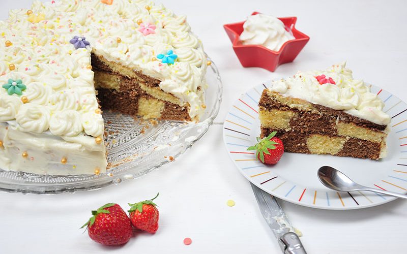 recette de gâteau damier au chocolat avec un séparateur de pâte
