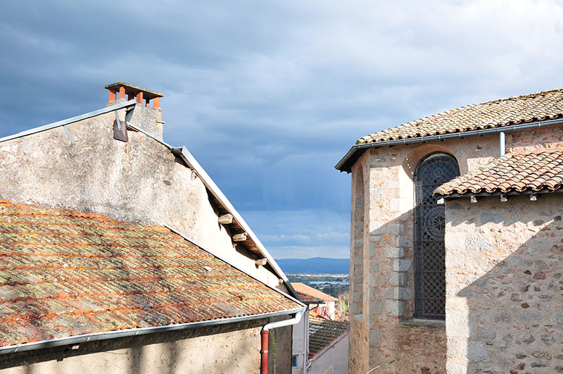 saint-haon-le-châtel, village de caractère dans le roannais, église