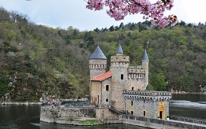visite du château de la Roche, le "premier château de la Loire", dans le roannais