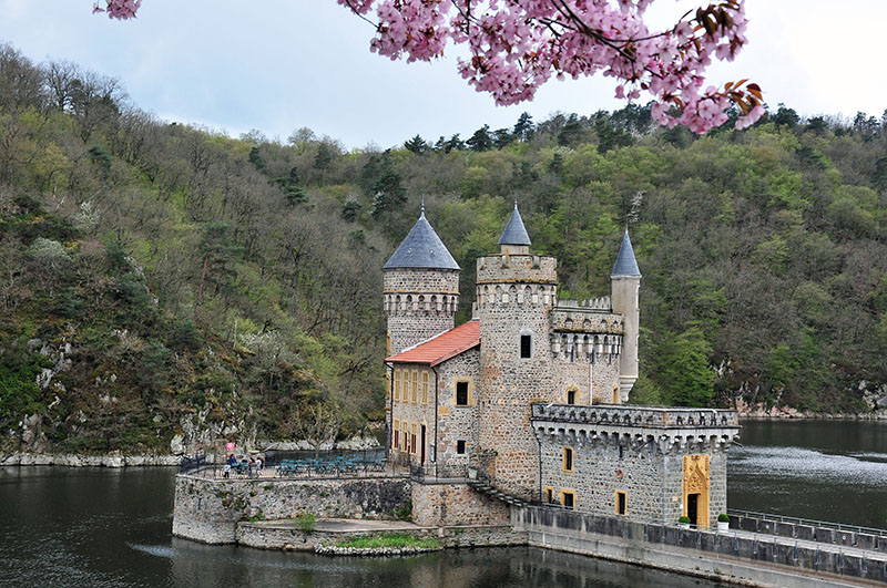 visite du château de la Roche, le "premier château de la Loire", dans le roannais