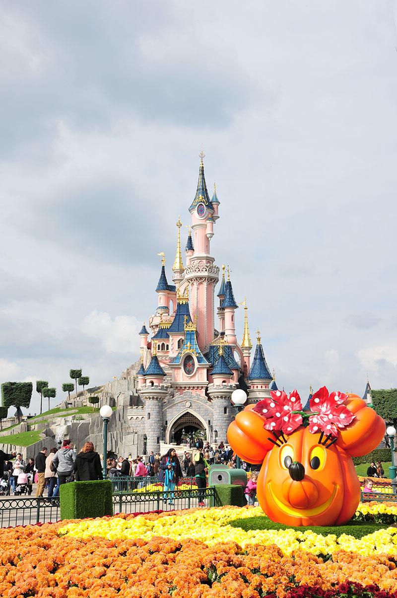 halloween et décorations sur le thème de l'automne à Disneyland Paris