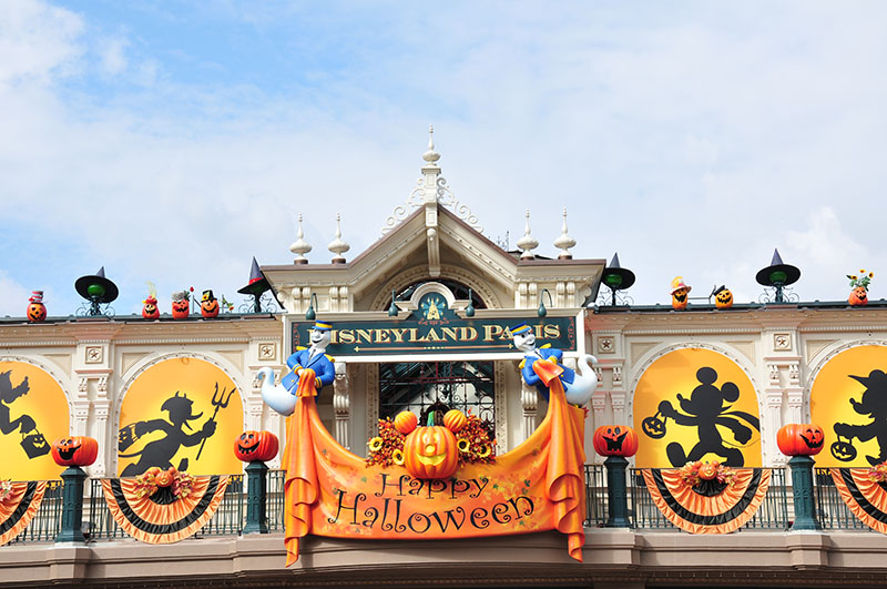halloween et décorations sur le thème de l'automne à Disneyland Paris