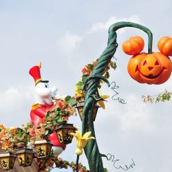 halloween et décorations sur le thème de l'automne à Disneyland Paris