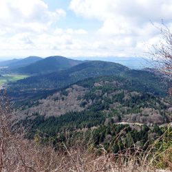randonnee puy de dôme, à deux pas de clermont-ferrand, auvergne, volcans