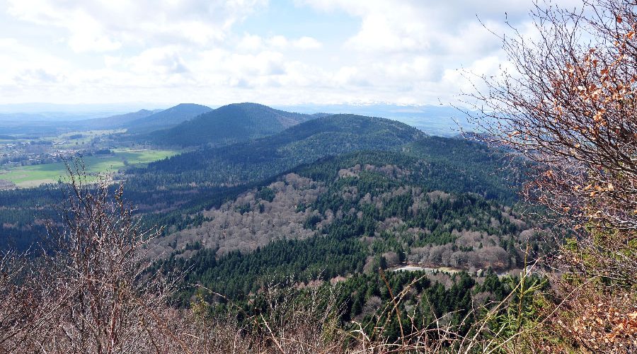 randonnee puy de dôme, à deux pas de clermont-ferrand, auvergne, volcans