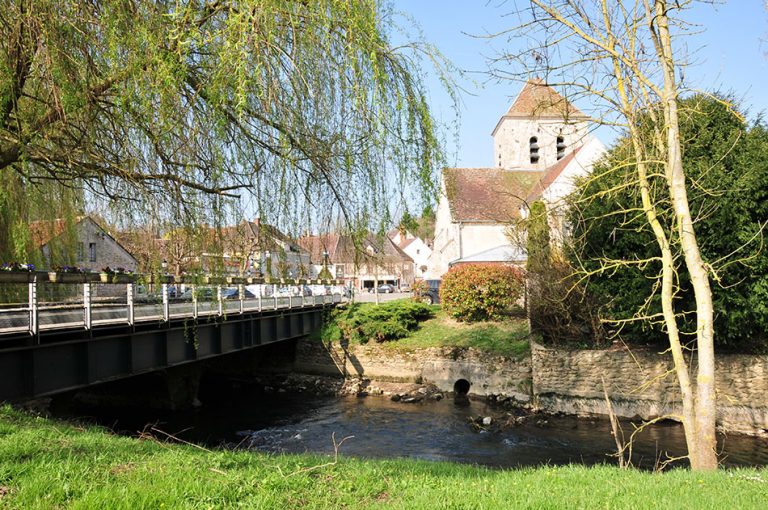 Auberge De La Source St Cyr Du Bailleul