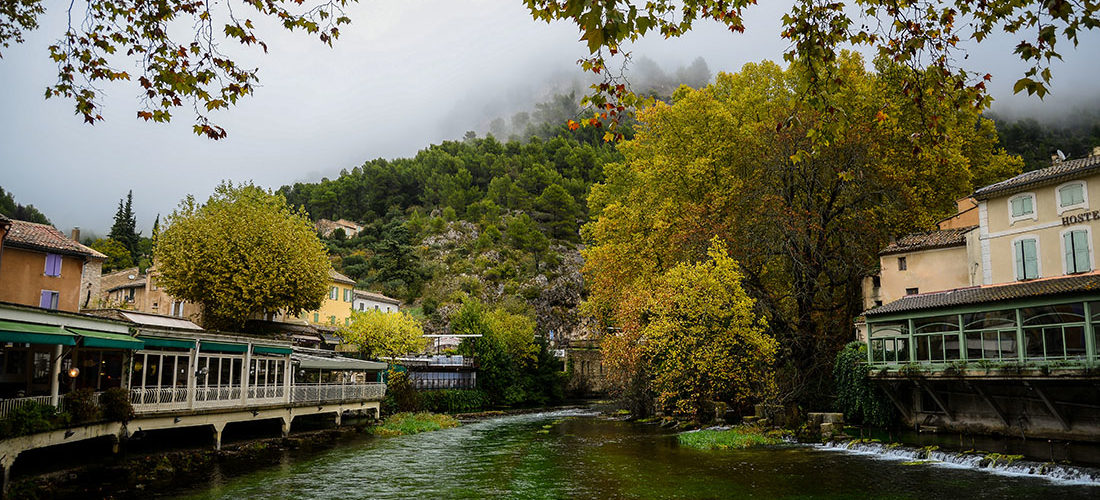 fontaine-de-vaucluse , automne