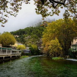 fontaine-de-vaucluse , automne