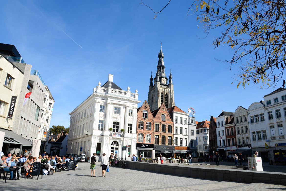 grand-place, grote markt, courtrai, belgique