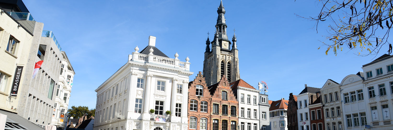 grand-place, grote markt, courtrai, belgique