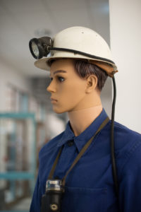 exposition lampes et objets de mineurs proposés par l’association « Sauvons la fosse 13 bis de Lens – Félix Bollaert » à la Maison Syndicale des Mineurs