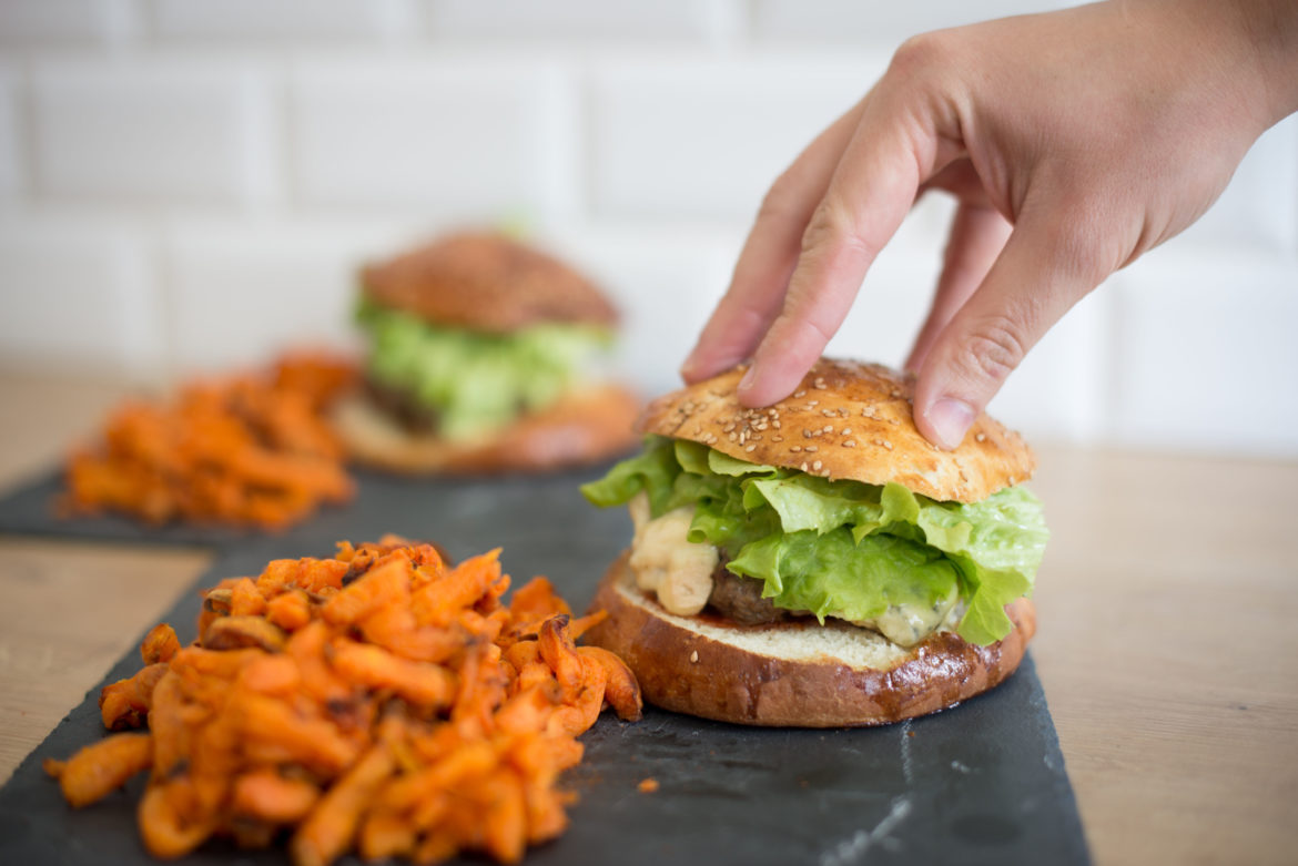 recette : burgers à la fourme d'ambert et buns maison