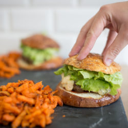 recette : burgers à la fourme d'ambert et buns maison