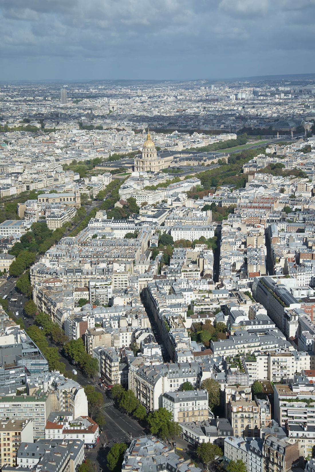 Vue sur Paris et la tour Eiffel depuis la tour Montparnasse