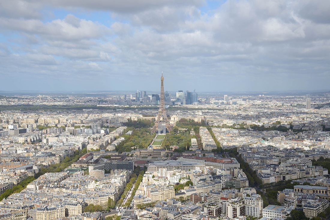 Vue sur Paris et la tour Eiffel depuis la tour Montparnasse