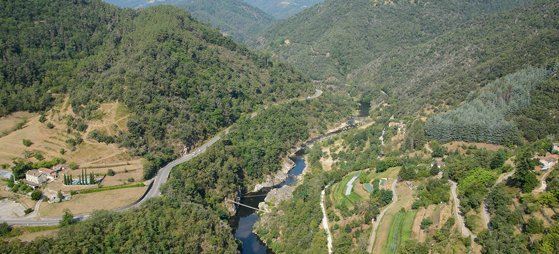 Observer la Vallée de l’Eyrieux depuis le belvédère de Saint-Michel-de-Chabrillanoux
