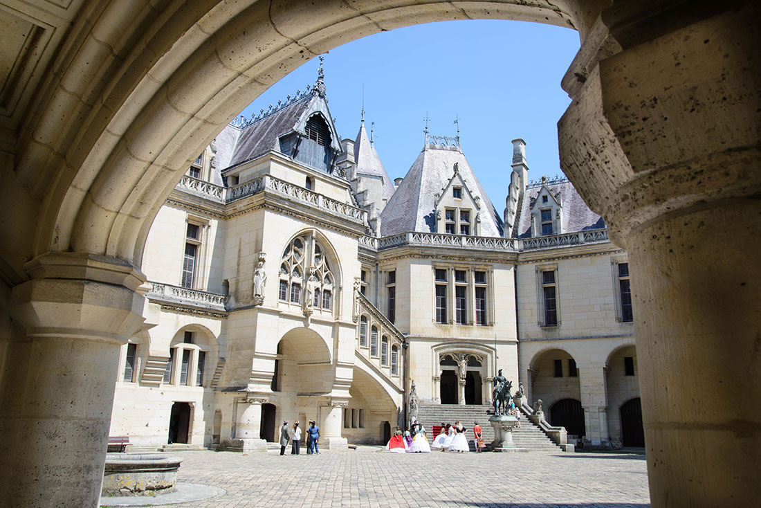 visite du château de Pierrefonds dans l'Oise, cour d'honneur