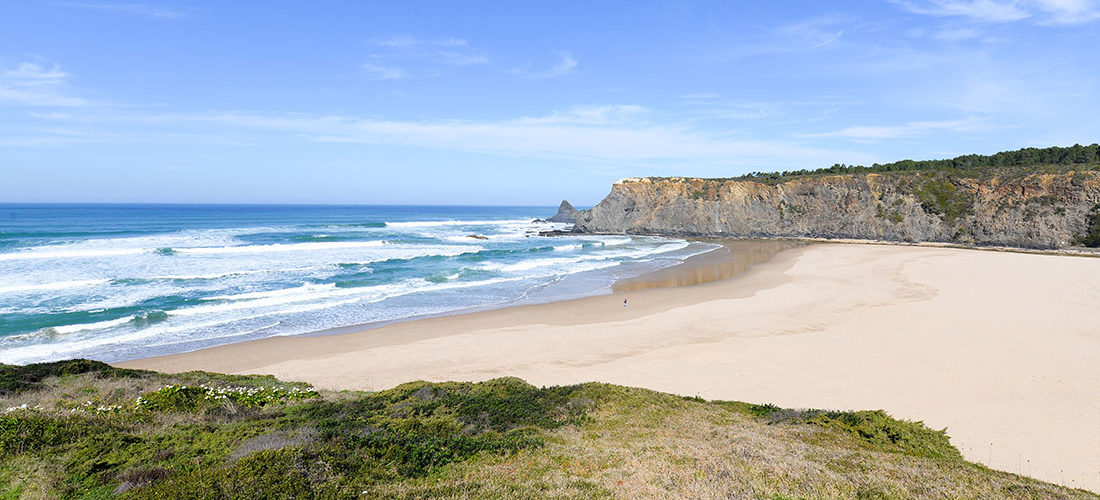 visite du village d'odeceixe en Algarve : plage