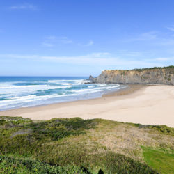 visite du village d'odeceixe en Algarve : plage
