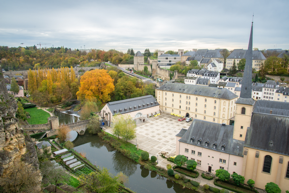 abbaye de neimenster vue depuis le chemin de la corniche, luxembourg