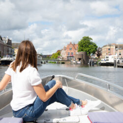 explorer leyde en bateau électrique