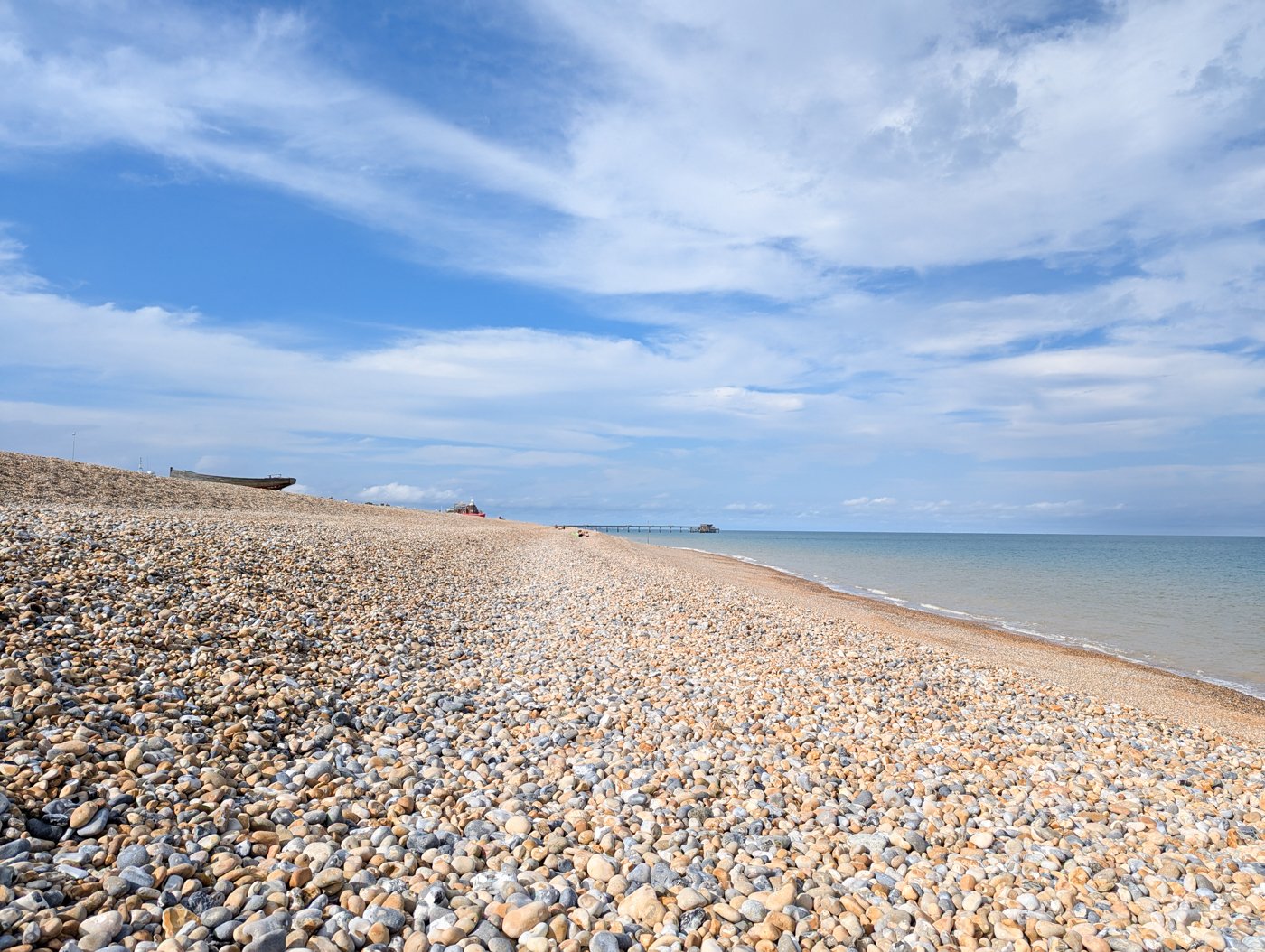 promenade sur la plage de deal en Angleterre , Kent