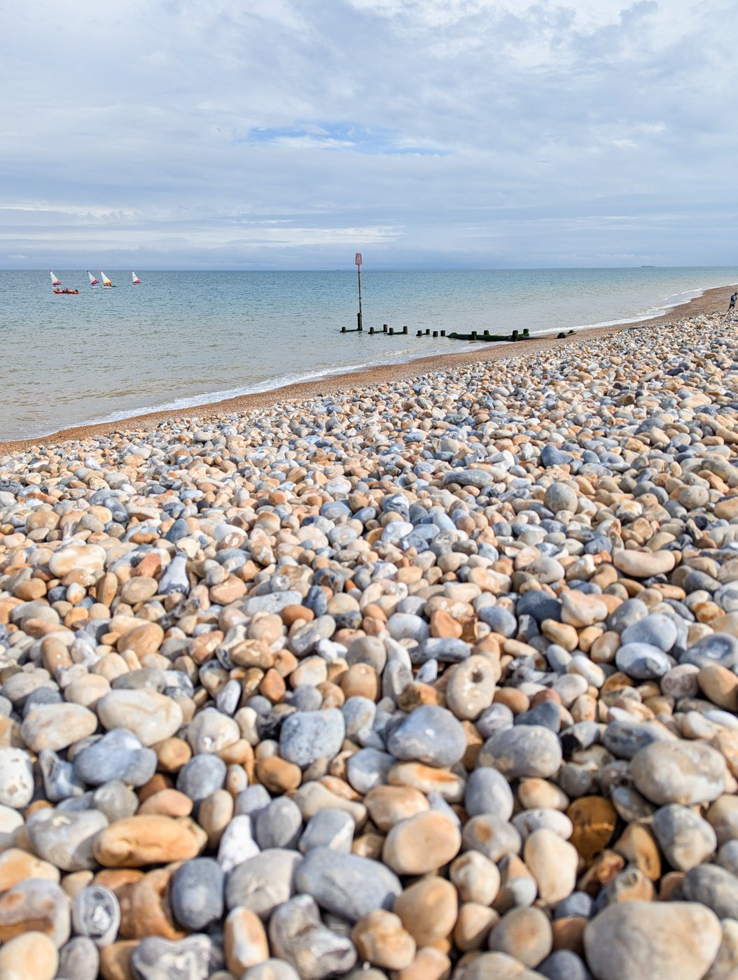 promenade sur la plage de deal en Angleterre , Kent