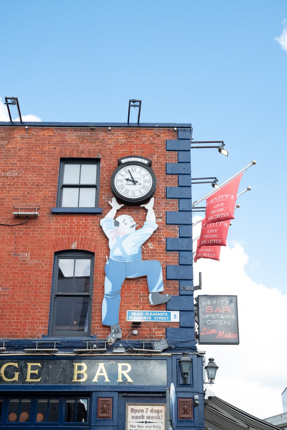 facades dublinoises, monsieur horloge